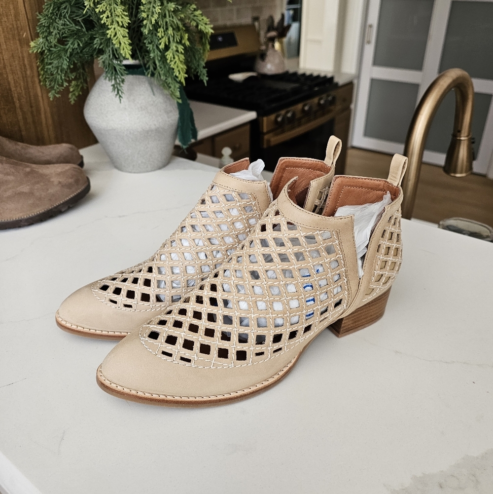 Jeffrey Campbell Anthropologie Taggart Tan Beige Cutout Booties Ankle Boots - Picture 10 of 14